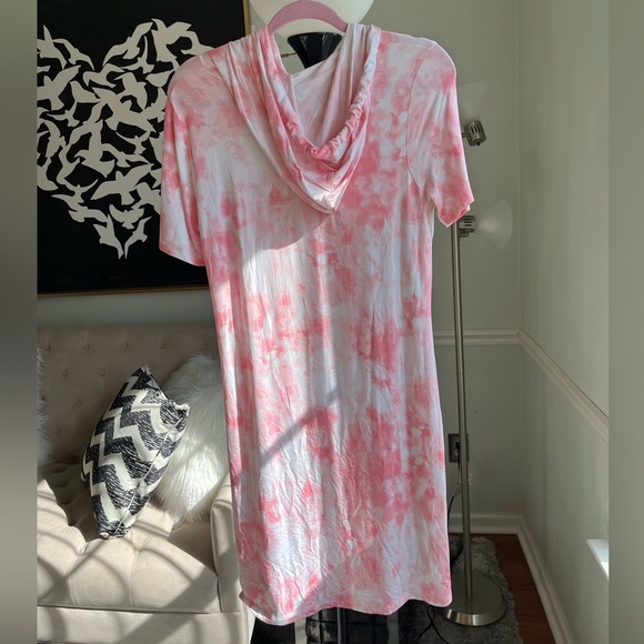 Michael Kors Pink & White Monogram Tie Dye Hooded Short Sleeve Dress - Picture 10 of 16